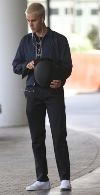 03.08 | Justin Bieber é fotografado em Perth, na Austrália