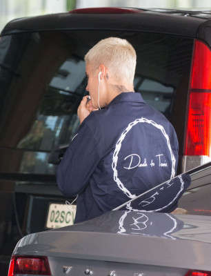 03.08 | Justin Bieber é fotografado em Perth, na Austrália