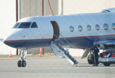 03.10 | Justin Bieber é fotografado em aeroporto em Perth, Austrália