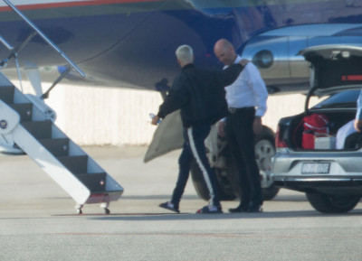 03.10 | Justin Bieber é fotografado em aeroporto em Perth, Austrália