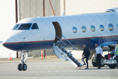 03.10 | Justin Bieber é fotografado em aeroporto em Perth, Austrália