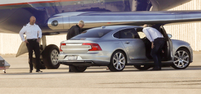 03.10 | Justin Bieber é fotografado em aeroporto em Perth, Austrália