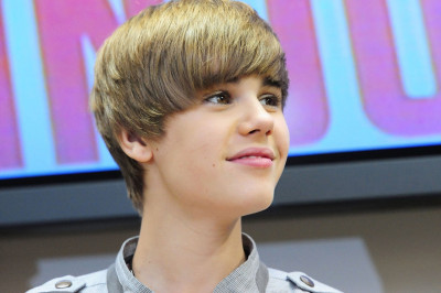 18.05 | Promovendo “My Worlds” na Tower Records Shinjuku, em Tóquio