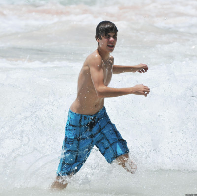 19.08 | Justin Bieber e seu pai em Barbados