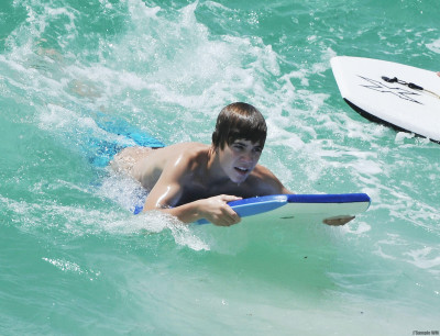19.08 | Justin Bieber e seu pai em Barbados