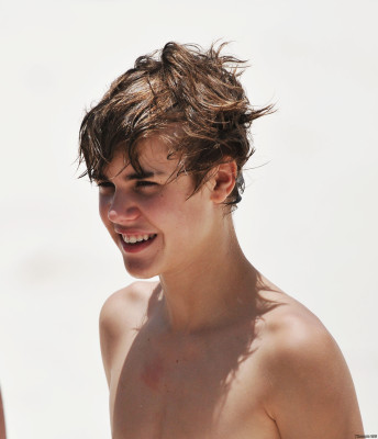 19.08 | Justin Bieber e seu pai em Barbados