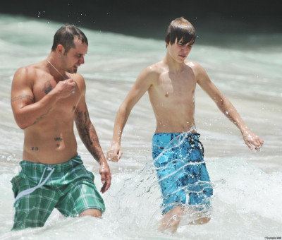 19.08 | Justin Bieber e seu pai em Barbados