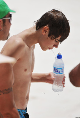 19.08 | Justin Bieber e seu pai em Barbados