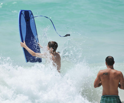 19.08 | Justin Bieber e seu pai em Barbados