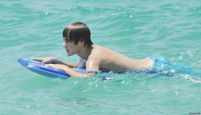 19.08 | Justin Bieber e seu pai em Barbados