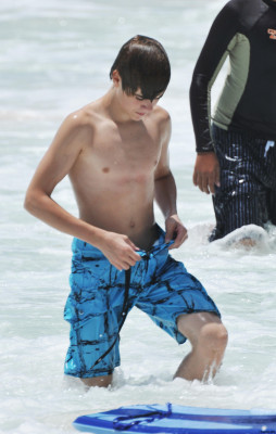 19.08 | Justin Bieber e seu pai em Barbados