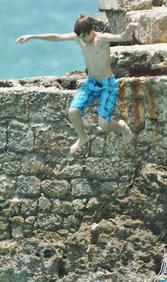 19.08 | Justin Bieber e seu pai em Barbados