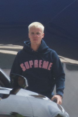 03.10 | Justin Bieber desembarca em aeroporto em Melbourne, Austrália