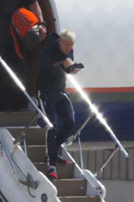 03.10 | Justin Bieber desembarca em aeroporto em Melbourne, Austrália