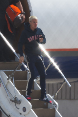 03.10 | Justin Bieber desembarca em aeroporto em Melbourne, Austrália