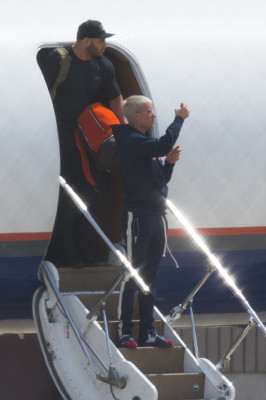 03.10 | Justin Bieber desembarca em aeroporto em Melbourne, Austrália