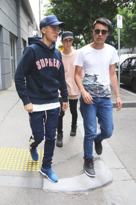 03.11 | Justin Bieber é fotografado em Melbourne, na Austrália