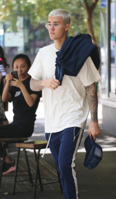 03.11 | Justin Bieber é fotografado em Melbourne, na Austrália