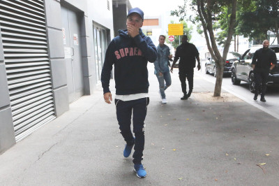 03.11 | Justin Bieber é fotografado em Melbourne, na Austrália