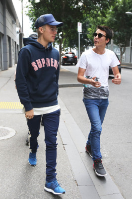 03.11 | Justin Bieber é fotografado em Melbourne, na Austrália