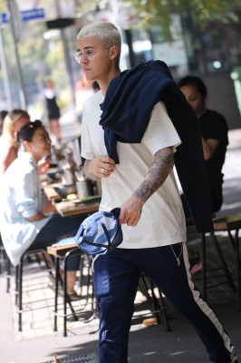 03.11 | Justin Bieber é fotografado em Melbourne, na Austrália