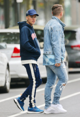 03.11 | Justin Bieber é fotografado em Melbourne, na Austrália