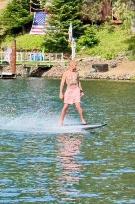 06.07 | Passeio de lancha com Hailey Bieber, Kendall Jenner e Jacob Elordi