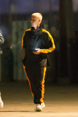 03.11 | Justin Bieber é fotografado em um iate em Melbourne, na Austrália