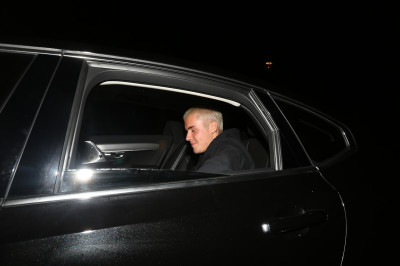 03.12 | Justin Bieber é fotografado em um aeroporto em Brisbane, na Austrália