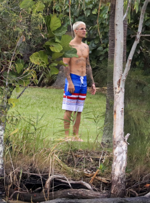 14.03 | Justin Bieber é fotografado em Queensland, na Austrália