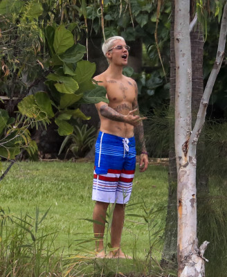 14.03 | Justin Bieber é fotografado em Queensland, na Austrália