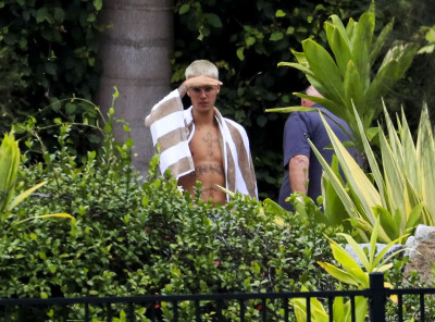 14.03 | Justin Bieber é fotografado em Queensland, na Austrália