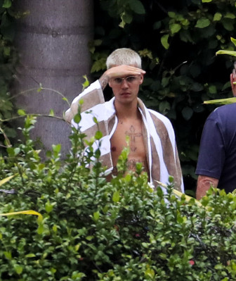 14.03 | Justin Bieber é fotografado em Queensland, na Austrália