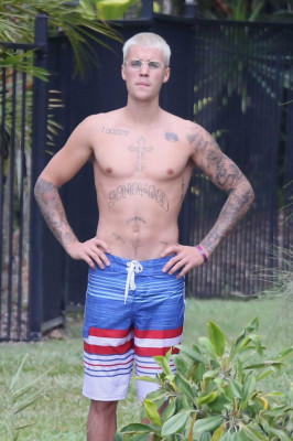 14.03 | Justin Bieber é fotografado em Queensland, na Austrália