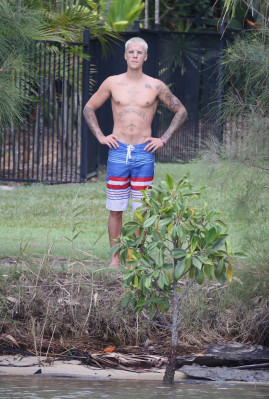 14.03 | Justin Bieber é fotografado em Queensland, na Austrália