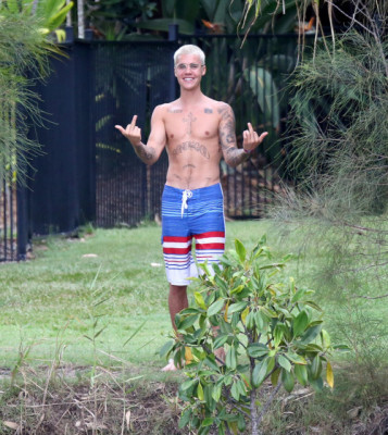 14.03 | Justin Bieber é fotografado em Queensland, na Austrália