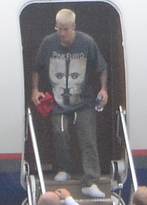 15.03 | Justin Bieber é fotografado em um aeroporto em Sydney, na Austrália