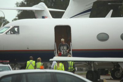 15.03 | Justin Bieber é fotografado em um aeroporto em Sydney, na Austrália