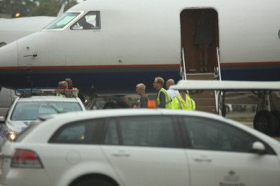 15.03 | Justin Bieber é fotografado em um aeroporto em Sydney, na Austrália