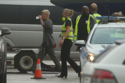 15.03 | Justin Bieber é fotografado em um aeroporto em Sydney, na Austrália