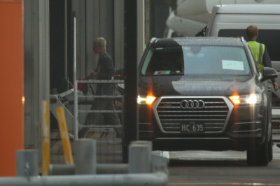 15.03 | Justin Bieber é fotografado em um aeroporto em Sydney, na Austrália