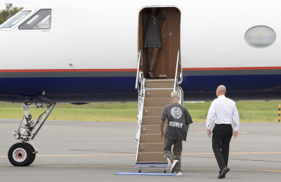 15.03 | Justin Bieber é fotografado em um aeroporto em Queensland, na Austrália
