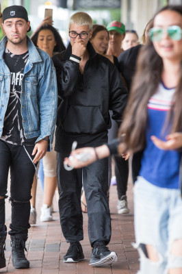 17.03 | Justin Bieber é fotografado em Sydney, na Austrália