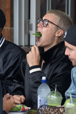 17.03 | Justin Bieber é fotografado em Sydney, na Austrália