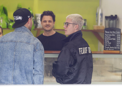 17.03 | Justin Bieber é fotografado em Sydney, na Austrália