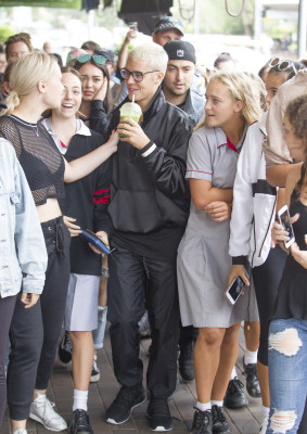 17.03 | Justin Bieber é fotografado em Sydney, na Austrália