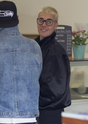 17.03 | Justin Bieber é fotografado em Sydney, na Austrália