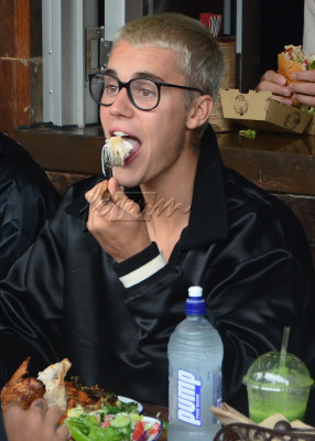 17.03 | Justin Bieber é fotografado em Sydney, na Austrália