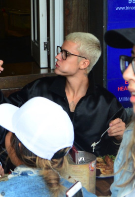 17.03 | Justin Bieber é fotografado em Sydney, na Austrália