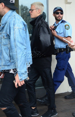 17.03 | Justin Bieber é fotografado em Sydney, na Austrália